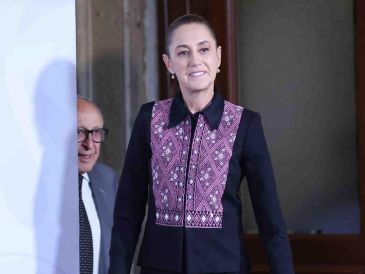 Sheinbaum aseveró que recibe y atiende personalmente a madres buscadoras "cuando estoy fuera y cuando estoy aquí". SUN / L. Camacho