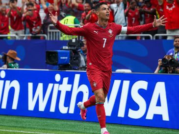 Cristiano Ronaldo es el primer futbolista en marcar en seis ediciones distintas de la Copa del Mundo. EFE / M. A. Lopes