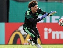 El posible regreso de Guillermo “Memo” Ochoa a la titularidad genera expectativa entre seguidores y especialistas. EFE/ A. Cruz