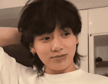 Logró acceder al interior de la propiedad aprovechando que una puerta lateral permanecía abierta durante la entrada y salida de un repartidor. INSTAGRAM / @jeonjungkook