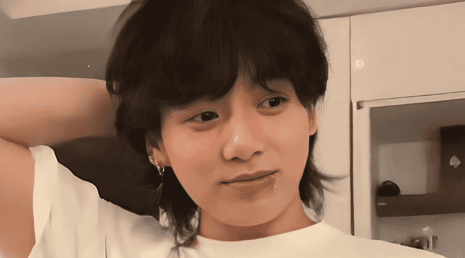 Logró acceder al interior de la propiedad aprovechando que una puerta lateral permanecía abierta durante la entrada y salida de un repartidor. INSTAGRAM / @jeonjungkook