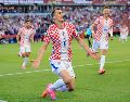Ante Budimir aprovechó una acción dentro del área para enviar el balón al fondo de las redes y darle la ventaja a Croacia. EFE/ Bienvenido Velasco