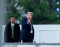 La orden de Trump permite que los agentes de ICE puedan deportar a personas detenidas en zonas alejadas de la frontera. EFE/A. Robbert