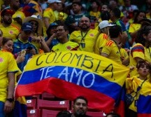Entre cánticos, lluvia, emoción y un gol liberador, los seguidores cafeteros firmaron una noche de hermandad y futbol en Guadalajara. EL INFORMADOR/ J. ACOSTA.