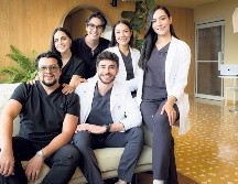 En portada: Lorena Molgado, Iván Arriaga, Dra. Diana Durán, Dra. Blanca Cárdenas, Daniel García y Dr. Carlos Parra. GENTE BIEN JALISCO / Revista del 26 de junio 2026