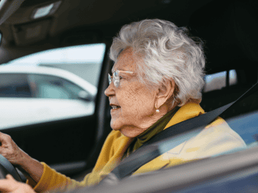 La decisión de abandonar definitivamente el automóvil suele ser de carácter personal o basada en estrictas recomendaciones médicas. CANVA