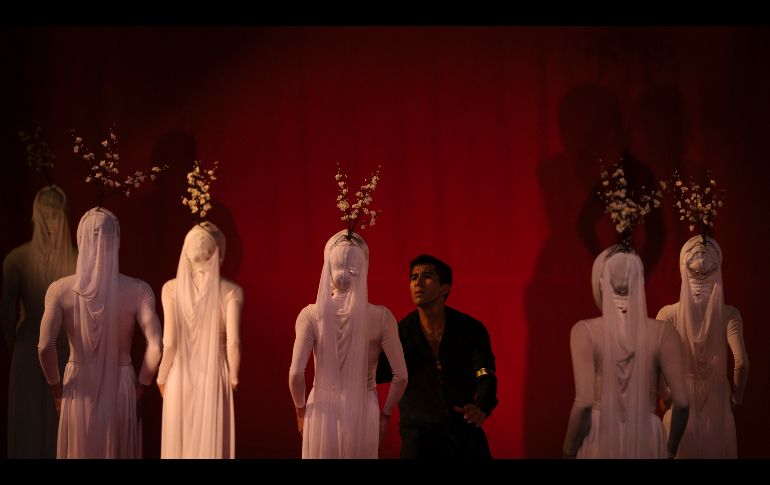 Más que una actualización estética, la puesta en escena replantea el sentido mismo del ballet. ESPECIAL