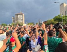 Las playeras verdes inundaban la Glorieta mientras los asistentes esperan a que arranque el encuentro con Chequia. EL INFORMADOR/O. González