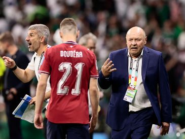 El entrenador de República Checa, Miroslav Koubek, durante el juego contra México, el último de su equipo en el Mundial. EFE/J. Méndez