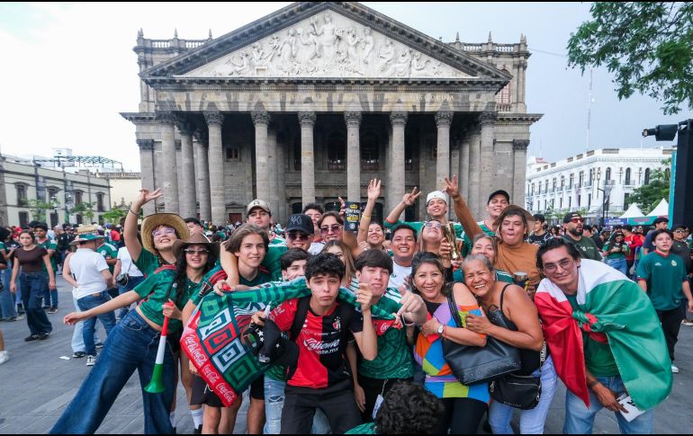 Personas reunidas en el Fan Festival para el encuentro entre México y Chequia. ESPECIAL