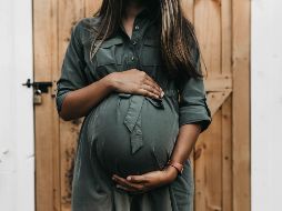 Según la psicología, soñar que estás embarazada es la forma en que la mente procesa deseos ocultos. UNSPLASH / C. BATTANI