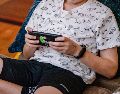 Cada vez más menores de edad tienen acceso a un teléfono celular y esto da lugar a toda clase de dudas entre los padres de familia. ESPECIAL/PIXABAY