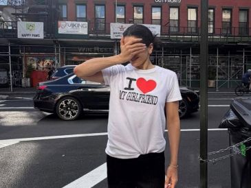 Aunque ninguna de las dos ha confirmado públicamente una relación, sus apariciones juntas han generado especulaciones entre sus seguidores. INSTAGRAM/@rosalia.vt