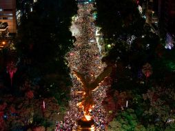 800 mil aficionados se reunieron en el Ángel de la Independencia para festejar a la Selección Mexicana. EFE/ T. PÉREZ