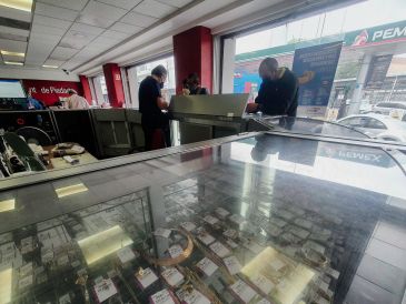 Acogerse a los plazos extendidos puede significar evitar perder una prenda, pero también pagar más intereses. EL INFORMADOR/Archivo