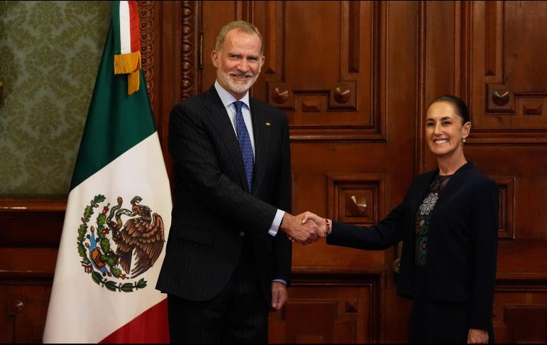 Claudia Sheinbaum y Felipe VI durante su encuentro en la Ciudad de México,  donde pactaron el fortalecimiento de la relación bilateral. El monarca asistirá hoy al partido entre España y Uruguay en el Estadio Guadalajara. AP/M. Ugarte