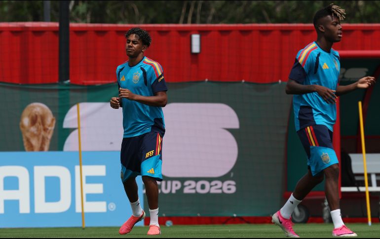Lamine Yamal y Nico Williams durante el entrenamiento de la selección española en Guadalajara. EFE/A. Cruz