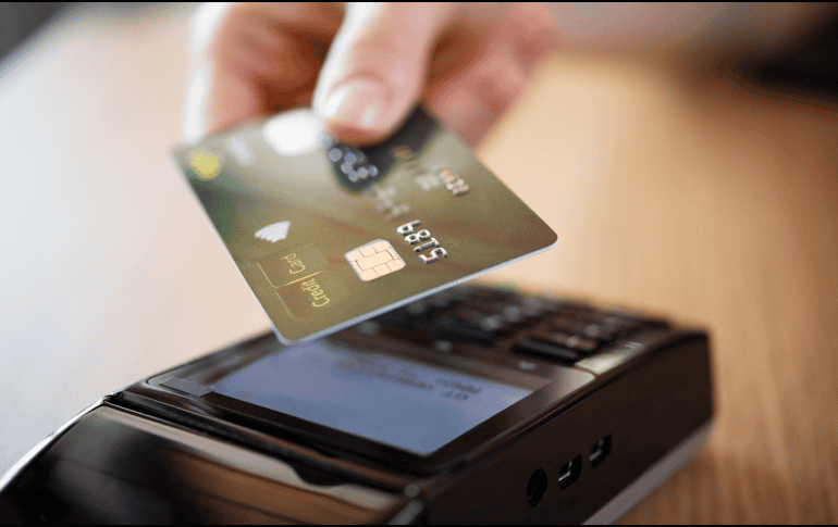 El nuevo modelo de cobro marca un cambio relevante para los clientes de Banamex, especialmente para quienes organizaban sus finanzas considerando una anualidad única. CANVA