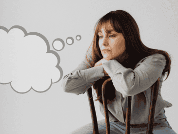 La inteligencia no solo se construye acumulando datos o devorando libros de texto; se consolida en los espacios en blanco que dejamos entre un conocimiento y otro. CANVA