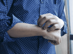 Más allá del aspecto económico, algunas corrientes espirituales consideran que la mano izquierda está relacionada con la energía receptiva. CANVA