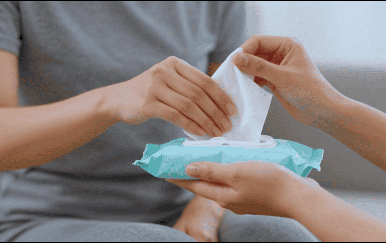 El uso excesivo de estos productos destruye progresivamente las bacterias buenas que protegen el cuerpo frente a diversas infecciones externas. ESPECIAL / CANVA