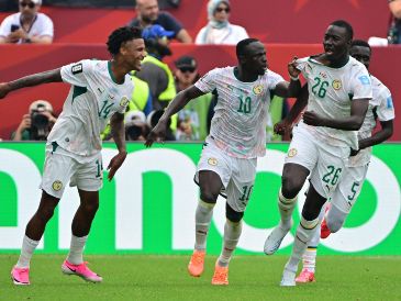 Pape Gueye celebrando uno de sus dos golazos en la victoria de Senegal. EFE / EPA / EDUARDO LIMA
