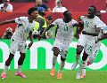 Pape Gueye celebrando uno de sus dos golazos en la victoria de Senegal. EFE / EPA / EDUARDO LIMA