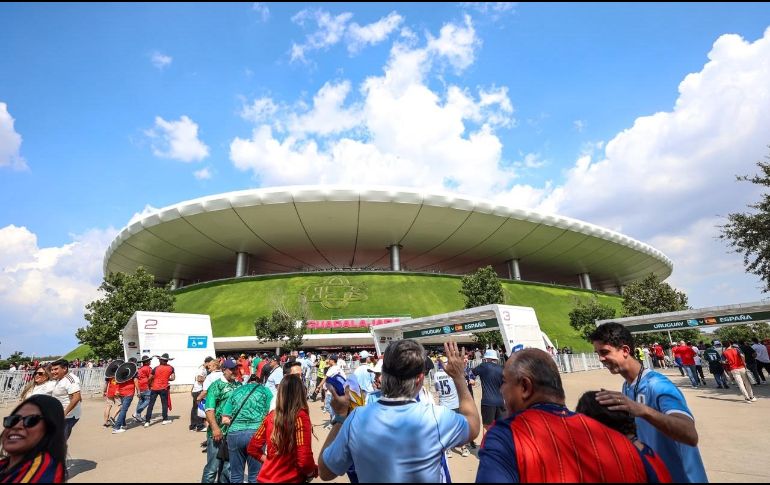 La afición se prepara para el encuentro de esta tarde en el Estadio Guadalajara. EL INFORMADOR / A. NAVARRO