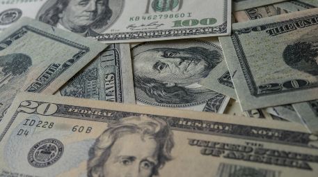 Durante las últimas dos jornadas, el dólar ha mostrado una tendencia descendente frente al peso, reflejando una mayor fortaleza de la moneda mexicana en el corto plazo. FREEPIK