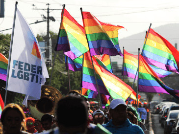 Para la edición 48 de la Marcha del Orgullo, los organizadores han establecido un mensaje contundente de unidad y resistencia. Bajo el lema oficial “Ante los ojos del mundo: mi lucha es tu lucha. ¡Igualdad, paz y solidaridad!”. CANVA