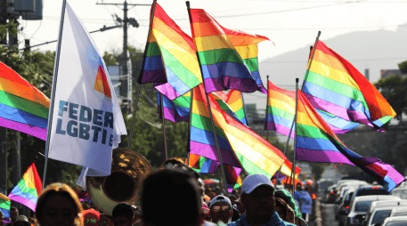 Para la edición 48 de la Marcha del Orgullo, los organizadores han establecido un mensaje contundente de unidad y resistencia. Bajo el lema oficial “Ante los ojos del mundo: mi lucha es tu lucha. ¡Igualdad, paz y solidaridad!”. CANVA