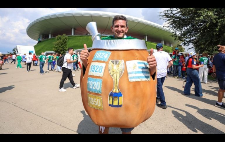 Esteves recordó que su tradicional atuendo lo ha acompañado en seis ediciones de la Copa del Mundo. EL INFORMADOR/A. Navarro