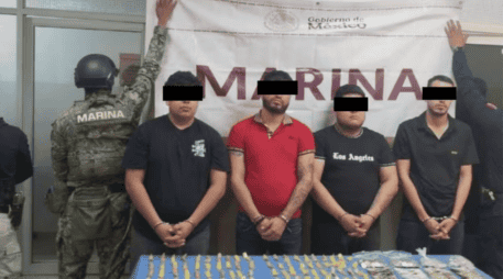 La Secretaría de Marina señaló que a las personas detenidas les fueron leídos sus derechos y en conjunto con los efectos asegurados, fueron puestos a disposición de las autoridades. ESPECIAL