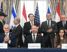 Durante la ceremonia de firma, el embajador israelí en Estados Unidos, Yechiel Leiter, aseguró que el objetivo final del acuerdo es alcanzar una paz duradera entre ambas naciones. AFP