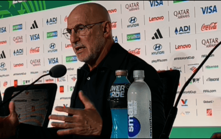 Luis de la Fuente en la conferencia de prensa después que su Selección eliminara a Uruguay del Mundial 2026. EL INFORMADOR / L. ASCANIO