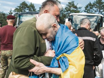 Los prisioneros ucranianos liberados permanecían cautivos en Rusia desde 2022. EFE
