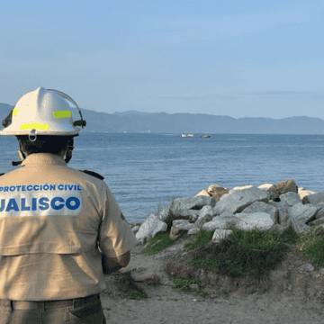 el personal de la Comandancia Regional en Puerto Vallarta reportó que el equipo de búsqueda de la SEMAR atrapó al cocodrilo y recuperaron el cuerpo del joven. ESPECIAL