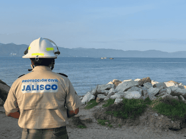 el personal de la Comandancia Regional en Puerto Vallarta reportó que el equipo de búsqueda de la SEMAR atrapó al cocodrilo y recuperaron el cuerpo del joven. ESPECIAL
