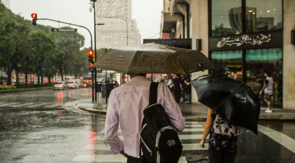 Protección Civil exhortó a la población a portar paraguas o impermeable y aprovechar el agua de lluvia para reciclaje. ESPECIAL/PEXELS