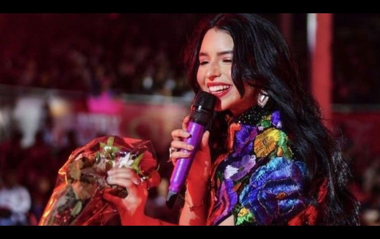 Ángela Aguilar y Christian Nodal fueron captados con unas presuntas argollas que desataron los chismes sobre una boda religiosa. INSTAGRAM/angela_aguilar_