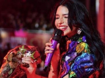Ángela Aguilar y Christian Nodal fueron captados con unas presuntas argollas que desataron los chismes sobre una boda religiosa. INSTAGRAM/angela_aguilar_