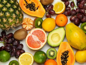 Las frutas aportan vitaminas, minerales, antioxidantes y fibra, nutrientes esenciales para una dieta equilibrada. UNSPLASH