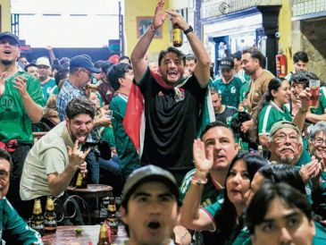 Los juegos de la Copa del Mundo han llenado restaurantes y bares de Guadalajara, donde la transmisión autorizada de los encuentros se convirtió en un atractivo para aficionados y turistas. ESPECIAL