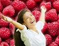 Si bien ningún alimento por sí solo puede controlar el azúcar en sangre, incorporar frutas como las frambuesas dentro de una dieta equilibrada puede contribuir al bienestar general y a una mejor salud metabólica.  CANVA