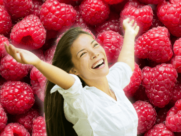 Si bien ningún alimento por sí solo puede controlar el azúcar en sangre, incorporar frutas como las frambuesas dentro de una dieta equilibrada puede contribuir al bienestar general y a una mejor salud metabólica.  CANVA