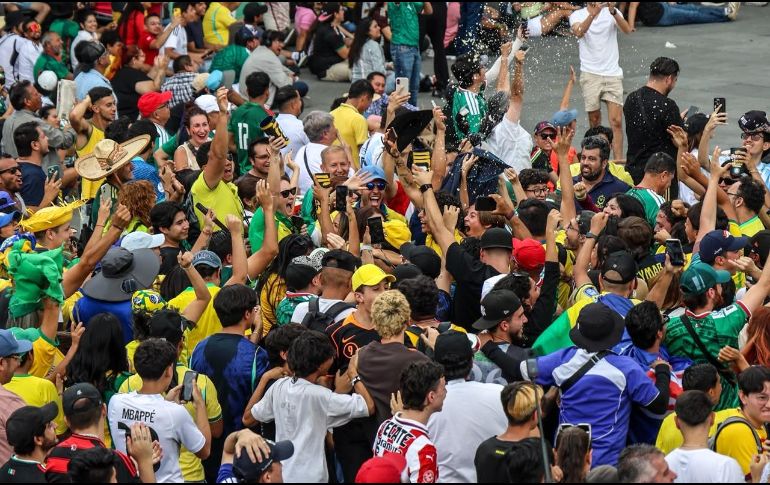 Aficionados se reunieron en el FIFA Fan Fest Guadalajara para ver el partido entre Brasil y Japón. EL INFORMADOR/A. Navarro