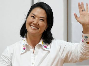 La hija y heredera política del expresidente Alberto Fujimori logró ser elegida presidenta en su cuarta candidatura, luego de haber perdido en la segunda vuelta de las tres elecciones presidenciales anteriores frente a Ollanta Humala, Pedro Pablo Kuczynski y Pedro Castillo. EFE / ARCHIVO