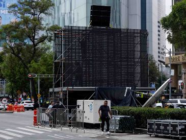 Ya se comenzaron a instalar pantallas y escenarios sobre la a07:25 p. m. 29/06/2026venida Paseo de la Reforma, a un día del partido México vs Ecuador. SUN/H. Salvador