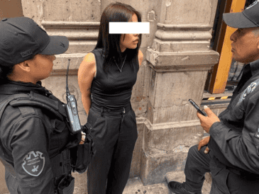 La víctima quedó detenida luego de presentar diversas copias de credenciales para votar correspondientes a personas diferentes para llevar a cabo un trámite. SECRETARÍA DE SEGURIDAD ESTATAL.