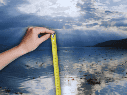 Aunque las lluvias locales son sumamente beneficiosas para el entorno, el verdadero motor histórico para la recuperación profunda del embalse jalisciense es, sin duda alguna, el caudaloso Río Lerma. ESPECIAL / CANVA